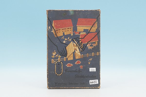 VEB Baukastenfabrik Blumennau/SA: Bauernhof Holz-/Steckbaukasten, leichte Gebrauchsspuren, welten! Vollständigkeit nicht geprüft, Besichtigung erforderlich.