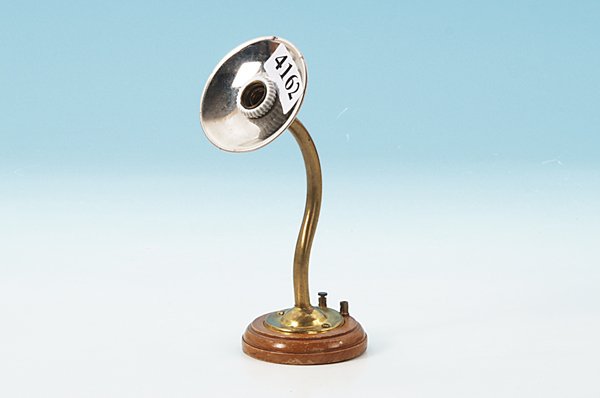MÄRKLIN Lampe: Höhe 16 cm, 1 Aufsatz fehlt, gut erhalten.