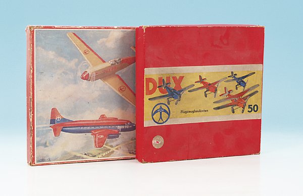 2 DUX Leerkartons No. 50 und 90 L: Inhalt fehlt, Kartons noch gut erhalten.