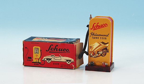 SCHUCO Tankstelle Phenominal 5506: neuwertig, in beschädigtem Originalkarton.