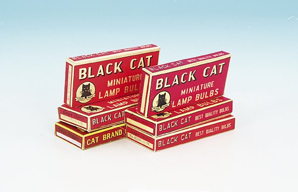 Konvolut Birnchen für Beleuchtungsartikel: 10 Volt, 6 Schachteln a 5 Stück, in einer Schachtel fehlen 2 Birnchen, Besichtigung erforderlich.