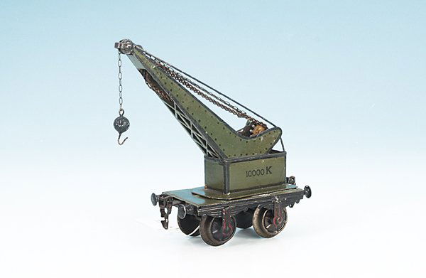 MÄRKLIN Kranwagen 1858/1: 13,5 cm, dunkelgrau handlackiert, mit original Kette und Lasthaken, Blechspeichenräder, einige Ausbesserungen, Lack nachgedunkelt.