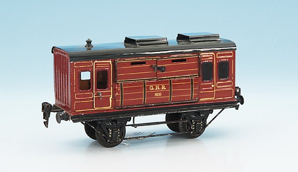 MÄRKLIN Rennpferdewagen 2865/1 G.N.R.: 23 cm, braun handlackiert, mit Inneneinrichtung, Wagenkasten gut erhalten, Dach N e u a n f e r t i g u n g, Besichtigung erforderlich.