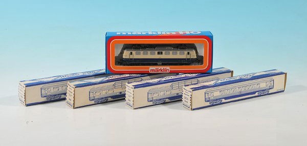 1962er Rheingoldzug, Spur H0: Hornby-Wagen und auf MÄRKLIN/MARKLIN System umgebaute Lok. Gut erhalten, Besichtigung erforderlich!