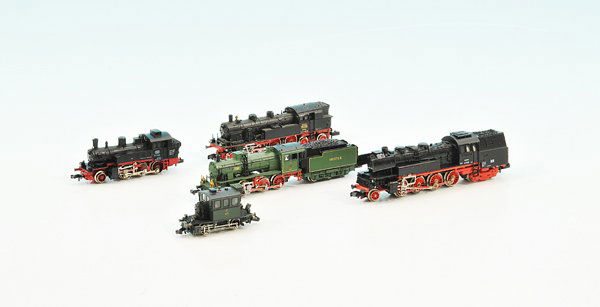 5 Spur N Dampflokomotiven: verschiedene Hersteller und Bahngesellschaften, teilweise beschädigt.