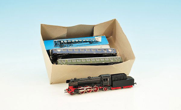 MÄRKLIN/MARKLIN H0 D-Zug: bestehend aus: Dampflok 3097 sowie 7 Personenwagen, Alterungs- und Gebrauchsspuren.