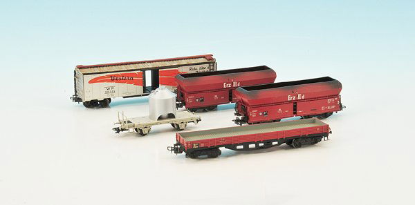 Konvolut MÄRKLIN/MARKLIN H0-Wagen: zumeist kräftige Alterungs- und Gebrauchsspuren, ohne Kartons. Besichtigung erforderlich!