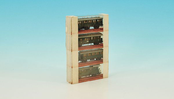 4 TRIX Nebenbahnwagen: Alterungs- und Gebrauchsspuren, in OKTs.