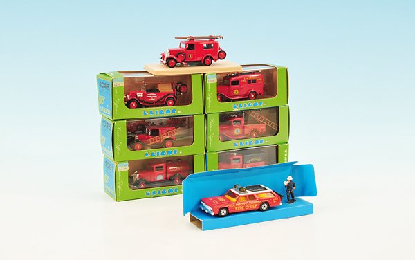 Konvolut Modellautos: verschiedene Hersteller, vornehmlich Kunststoff, zumeist in OKTs., Besichtigung erforderlich.