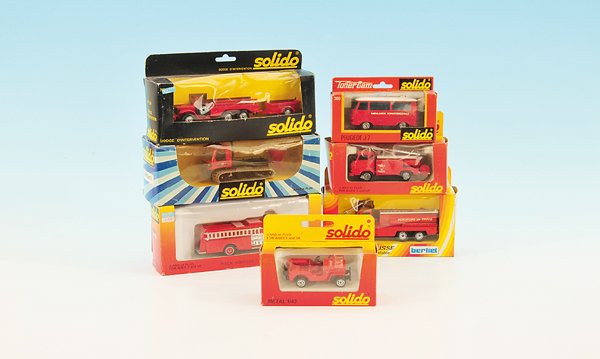 Konvolut Modellautos: verschiedene Hersteller, vornehmlich Kunststoff, zumeist in OKTs., Besichtigung erforderlich.