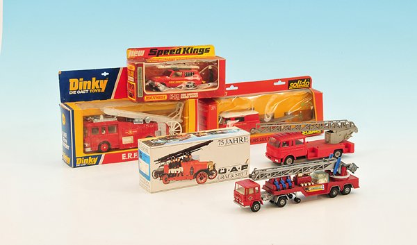 Konvolut Modellautos: verschiedene Hersteller, vornehmlich Kunststoff, zumeist in OKTs., Besichtigung erforderlich.