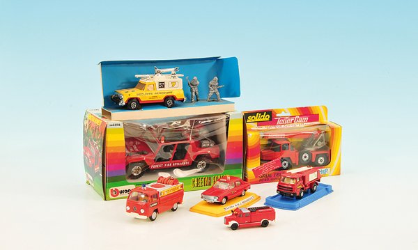 Konvolut Modellautos: verschiedene Hersteller, vornehmlich Kunststoff, zumeist in OKTs., Besichtigung erforderlich.