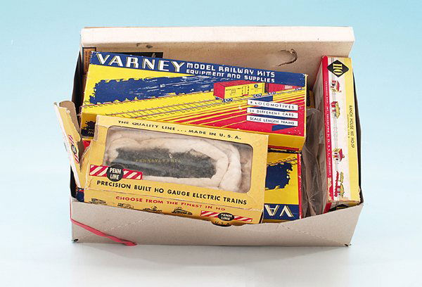 Konvolut US-Bausätze, 50er Jahre: Zubehör, Wagen, Lokteile, Tender, deutliche Gebrauchsspuren, Besichtigung erforderlich.