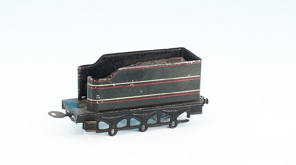 KRAUS FANDOR Tender: 3 achs. 14 cm, Räder fehlen, leichte Gebrauchsspuren, Besichtigung erforderlich.