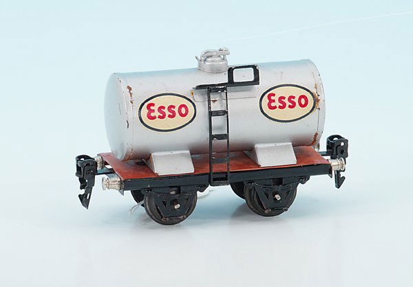 MÄRKLIN/MARKLIN Kesselwagen 1674/0 "ESSO": 13 cm, deutliche Rostspuren.