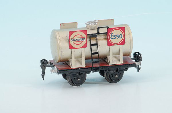 MÄRKLIN/MARKLIN Kesselwagen 1674/0 "STANDARD": 13 cm, leicht goldstichig, Verschlussdeckel ausgebessert, insgesamt noch guter Orig.-Zustand.