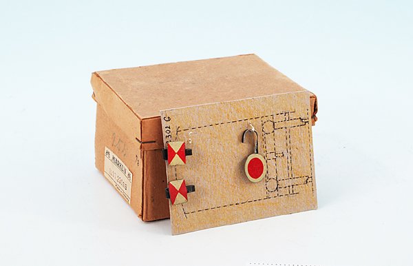 MÄRKLIN/MARKLIN Zugschlussgarnitur 2302 G: auf original Karte, in Händler-Umkarton 12 St. 2302 G, guter Orig.-Zustand.