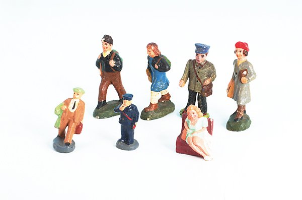 Konvolut Figuren, ungemarkt: 5 x Spur 1 Größe, 2 x Spur 0 Größe, Besichtigung erforderlich.