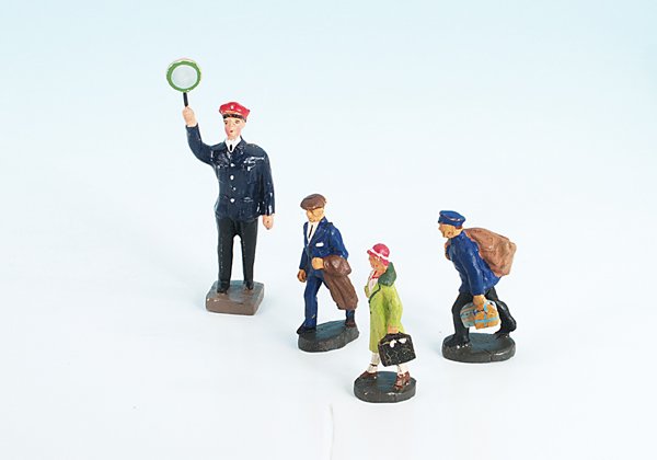 6 Masse Figuren: 3 x ELASTOLIN, 1 x LEYLA, 2 x unbekannt, einige Abplatzungen, Besichtigung erforderlich.