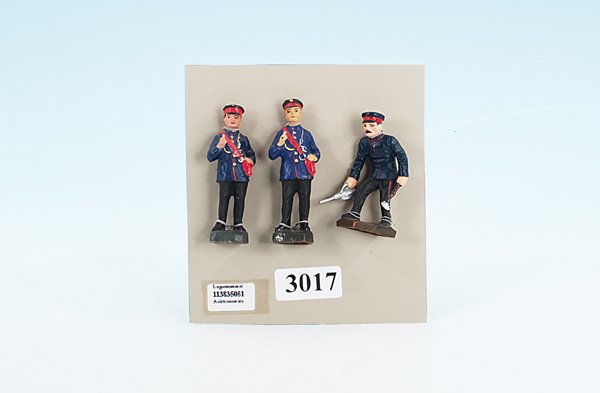 3 ELASTOLIN/LINEOL Bahnfiguren, Spur 1: 2 Aufsichtsbeamte, 1 Loköler, guter Orig.-Zustand, leichte Gebrauchsspuren.