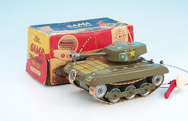 GAMA US Panzer T99: feldgrau, batteriebetrieben, mit Steuerspirale, guter Originalzustand, im Originalkarton dieser leicht beschädigt.