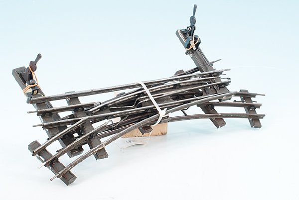 2 MÄRKLIN/MARKLIN Drehstuhl-Handweichen, Spur 1: 16er Kreis, 3-Leiter, Orig.-Zustand, übliche Korrosion.