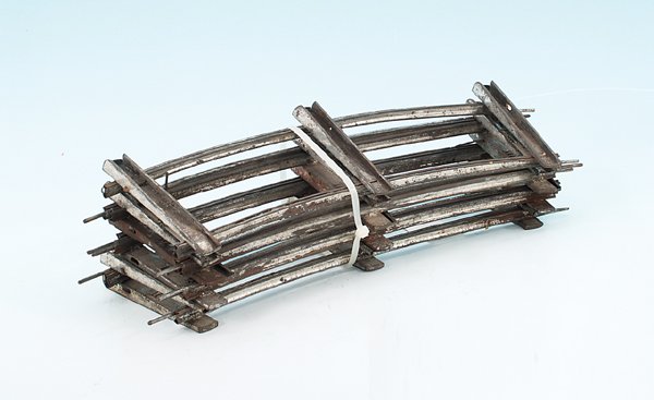 7 MÄRKLIN/MARKLIN Gleise Spur III, gebogen: leichte Korrosion.