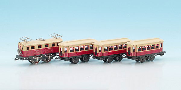 BUB Personenzug rot/creme: E-Lok 19,5 cm für elektrischen Betrieb, 3 Personenwagen je 17,5 cm, sehr guter Orig.-Zustand, Rarität!