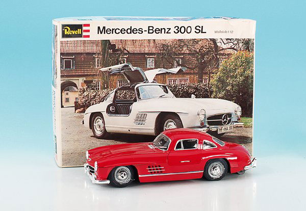 REVELL Mercedes 300 SL: Maßstab 1:12, sehr gut erhalten, im Karton.