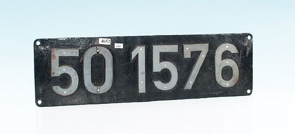 Lokschild BR 50 1576: 70 x 20 cm, Alu-Nietziffern, "0" gerissen, gelaufen.