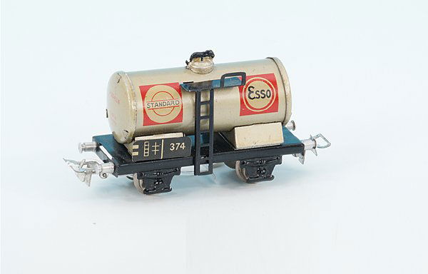 MÄRKLIN/MARKLIN ? Prototyp Kesselwagen ohne Bremserhaus: Blech. Nach Angaben des Einlieferers stammt der Wagen aus Tschechien. Die Tatsache, dass es sich bei den Kupplungen um LUKOTA-Fabrikate handelt, unterstreicht diese These. Sehr guter Zustand. Besichti