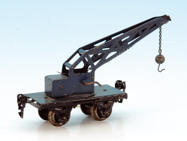MÄRKLIN Kranwagen 1974/0: 11 cm, Schwarzbereich übermalt, Alterungs- und Gebrauchsspuren.
