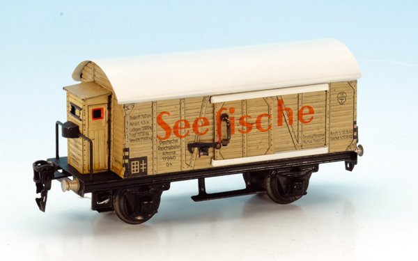 MÄRKLIN Seefischewagen 1794/0: 18,5 cm, Wagenkasten stark nachgedunkelt, Dach und Türschienen neulackiert, Besichtigung erforderlich.