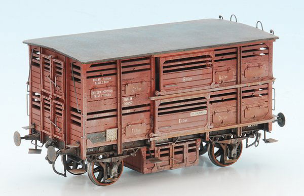 Fine Scale Verschlagwagen "Berlin 16657": Länge 16,5 cm, Kunststoff, Doppelspeichenräder, Stangenpuffer, Epoche I, professionell patiniert, sehr guter Zustand.