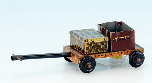 BING Gepäckkarren: 11.5 cm mit Deichsel, beladen mit 2 Blechkoffern, Gebrauchsspuren.