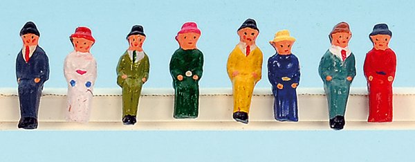 8 Replika Sitzfiguren aus Masse, Spur 0 Größe: 4 Damen, 4 Herren, guter Zustand.