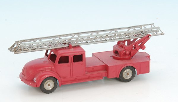 MÄRKLIN Guss-Feuerwehrauto 8023: Orig.-Zustand, minimale Gebrauchsspuren.
