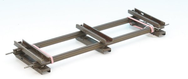 2 MÄRKLIN Gleise, Spur III: gerade, 34,5 cm, Korrosion.