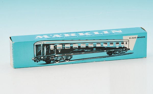 MÄRKLIN D-Zugwagen 4023.3: mit eingesetzten Scheiben, gut erhalten, im OKT.