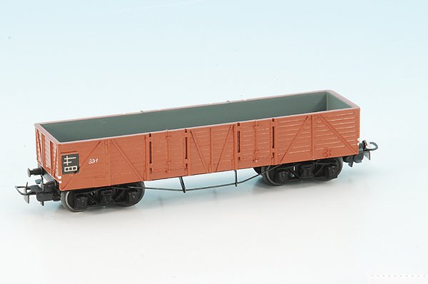MÄRKLIN Hochbordwagen 331.2: Guss, fachmännisch hellbraun neulackiert, BK 5, sehr gut erhalten.