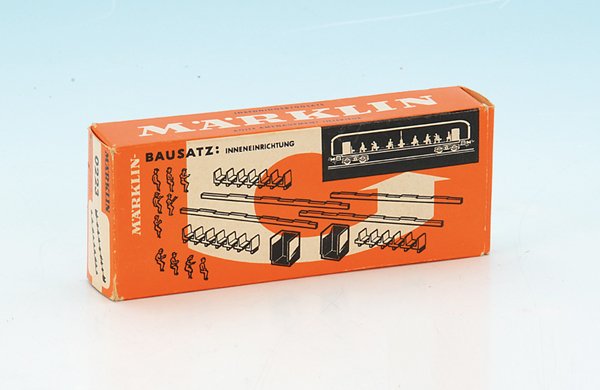 MÄRKLIN Inneneinrichtung 0223: für Personenwagen 4023, Kunststoff-Figuren, sehr guter Orig.-Zustand. im OKT.