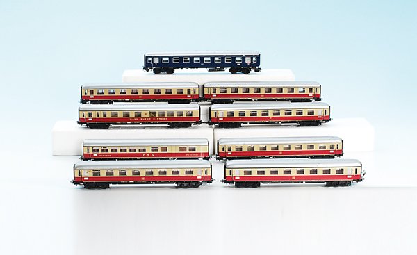 MÄRKLIN TEE-Zug, Blech: deutliche Schlierenbildung. Besichtigung erforderlich!