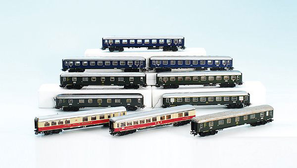 MÄRKLIN D-Zug, Blech: deutliche Schlierenbildung. Besichtigung erforderlich!