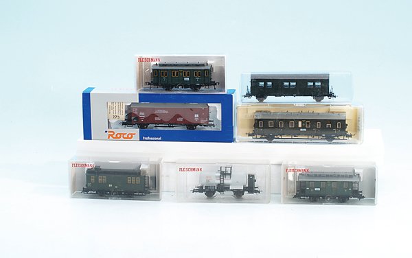 Konvolut H0-Wagen: 2-Leiter-Gleichstrom, gut erhalten, in OKTs mit Lagerspuren, teilweise fehlen Kupplungen und Zurüstteile. Besichtigung erforderlich!