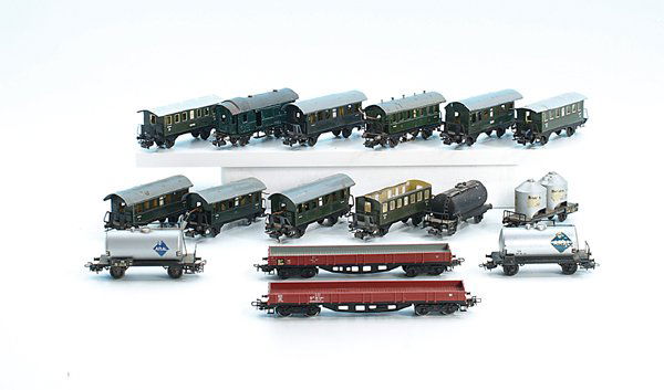 Konvolut MÄRKLIN Wagen: Blech, deutlichste Alterungs- und Gebrauchsspuren. Besichtigung erforderlich!