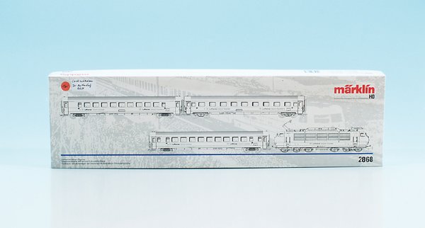MÄRKLIN Zugpackung 2868: Lok mit kräftigen Lackfehlern, im OKT mit Lagerspuren.
