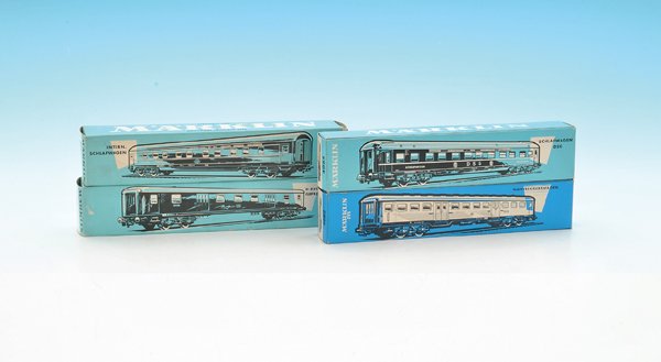 4 MÄRKLIN Personenwagen, 60er Jahre: 4026,4029, 4064 und 4082, sehr gut, in OKTs.