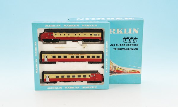 MÄRKLIN TEE-Triebwagen 3070.1: Kunststoff, leichte Spielspuren, im OKT mit Prüfsiegel.