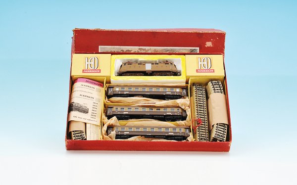 MÄRKLIN ital. Zugpackung 3135: Inhalt gut erhalten, Karton repariert, mit ersetztem Etikett.