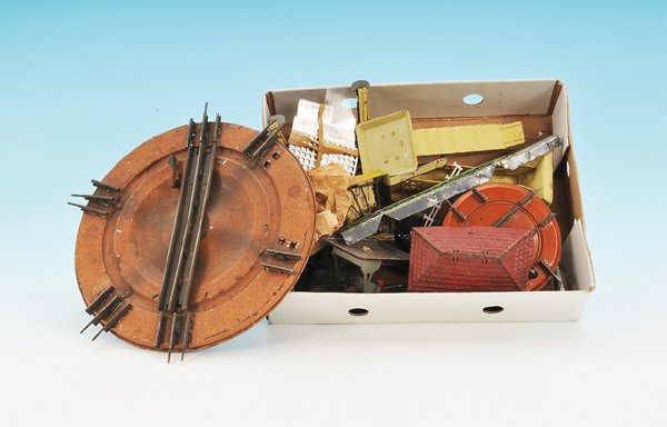 Fundgrube: Übergangssteg, 3 Prellböcke, 2 Drehscheiben, div. Blechteile, Drehgestellteile, Besichtigung erforderlich.